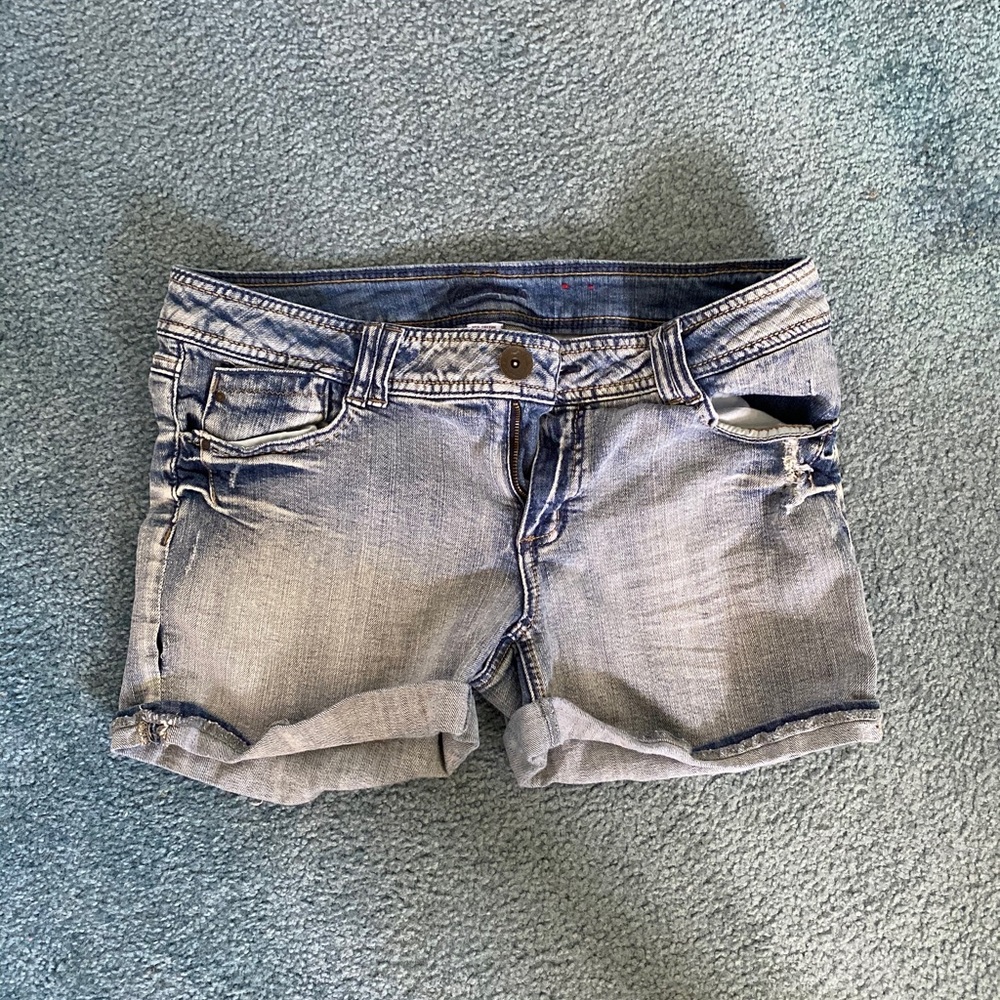 Acid/light wash ripped worn shorts